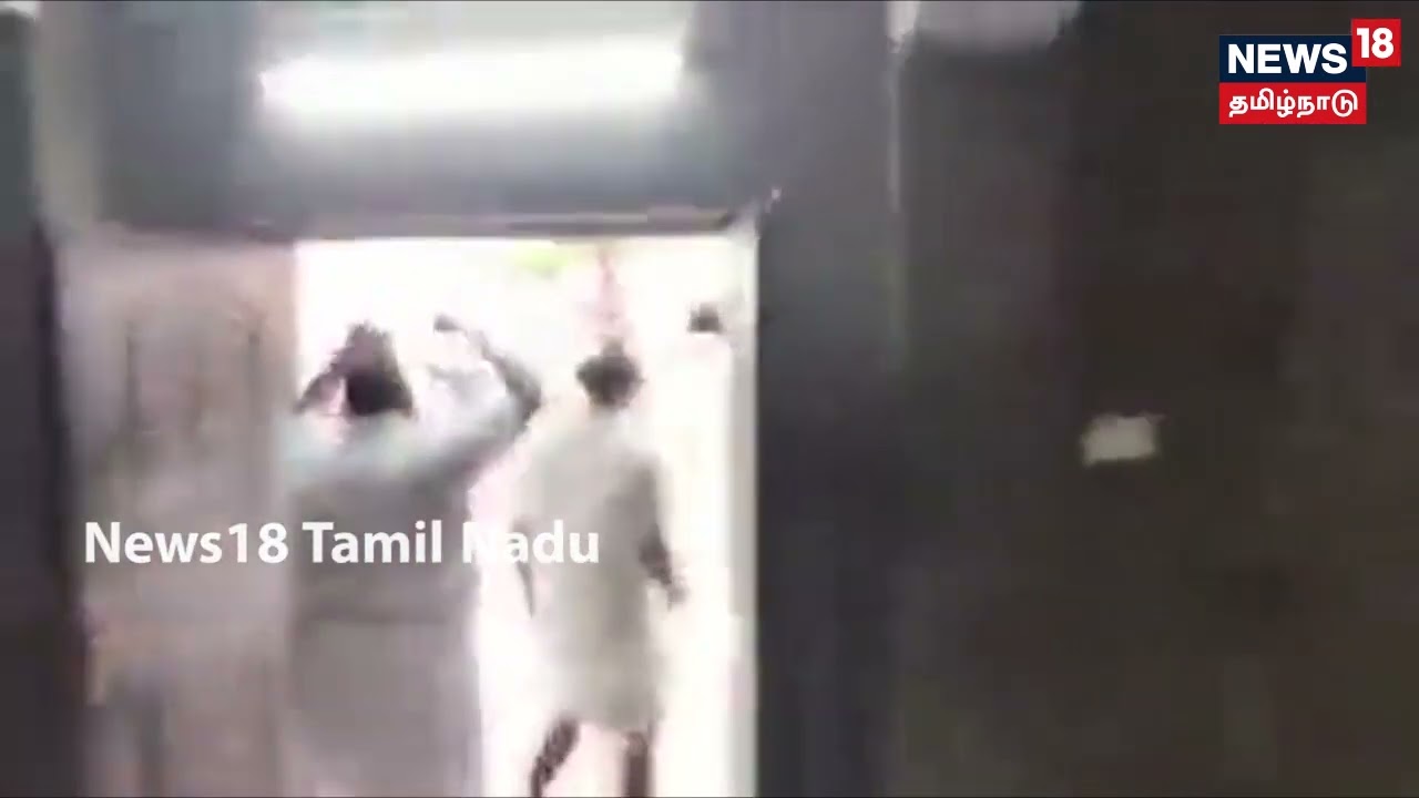 OPS Supporters Break AIADMK Headquarters Door |  அதிமுக அலுவலக கதவை உடைத்த நுழைந்த OPS ஆதரவாளர்கள்