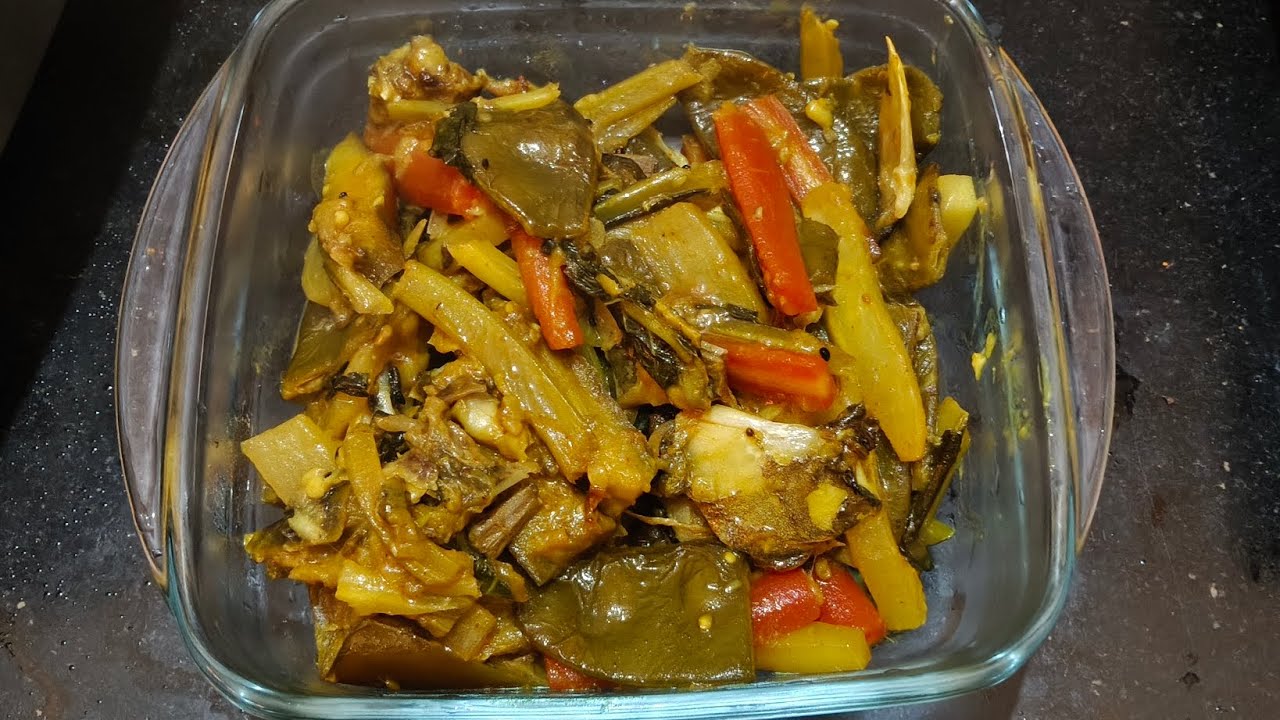 মাছের মাথা দিয়ে ফুলকপি ডাটা চচ্চড়ি