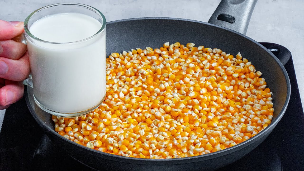 Pour faire le pop-corn le plus délicieux : mélangez simplement le lait et le maïs!| Savoureux.tv