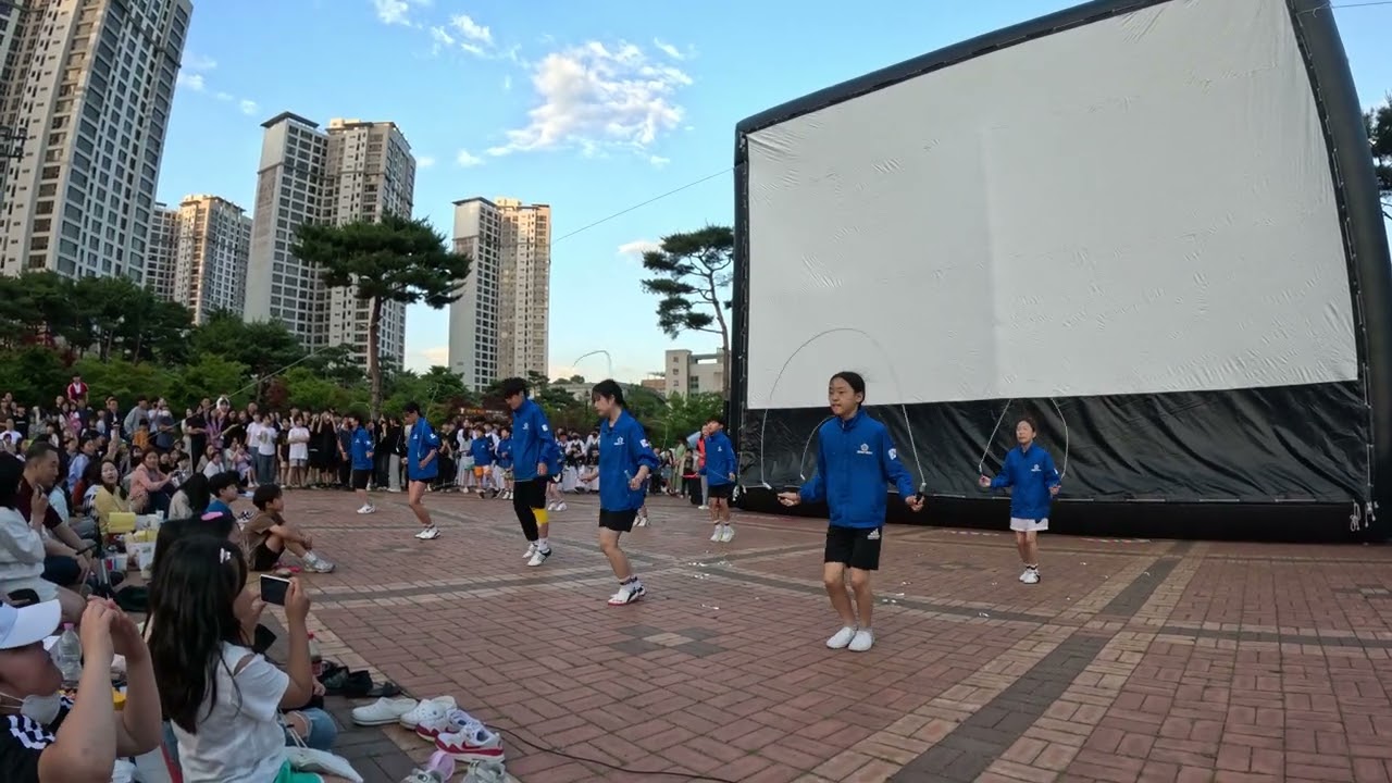 식사동 펜타바우 줄넘기 중앙공원 돗자리영화제 시범공연!