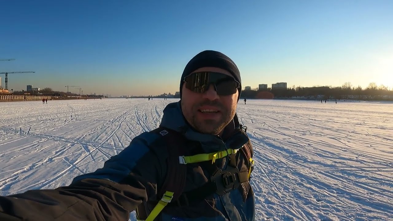 Катание на велосипеде по каналу имени Москвы. 20 км по снегу и льду.