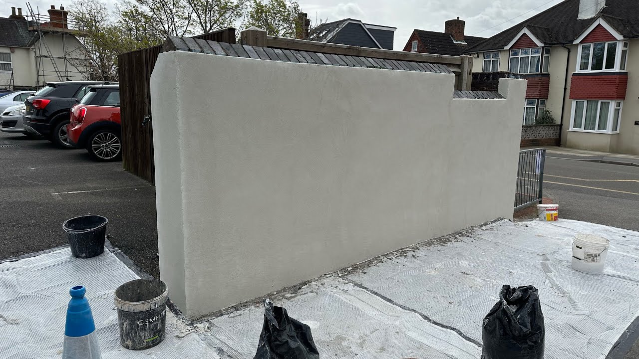 Spraying coloured silicone render top coat : What I use .