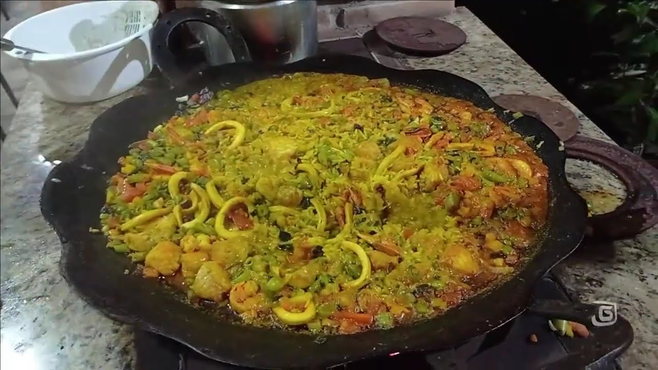 Paella com Frutos do Mar no Disco de Arado