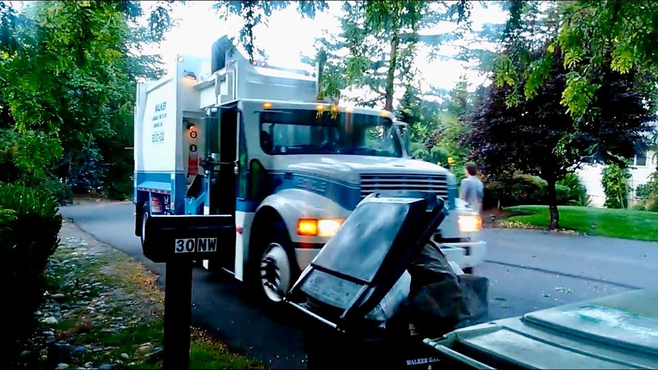 Walker Garbage Service- Classic Labrie Expert 2000 Recycle Trucks!
