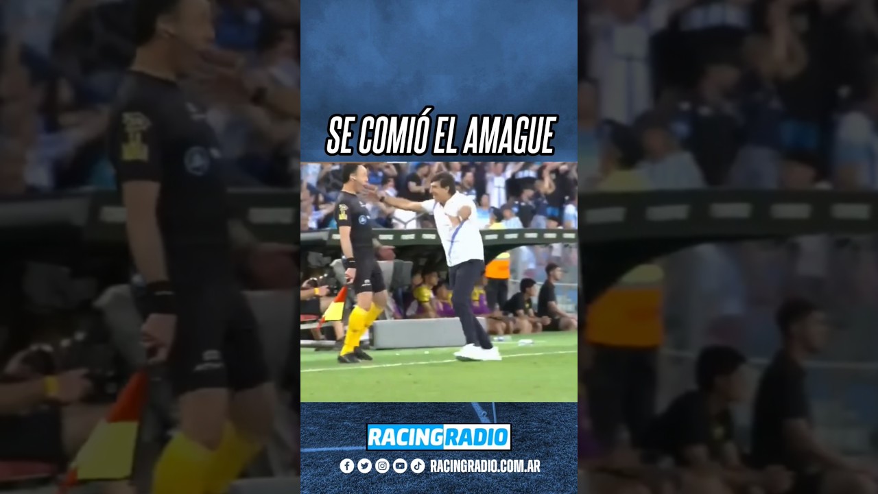 🤔 SE LE ESCAP&Oacute;: Gustavo Costas en el festejo del gol de Maxi Salas casi abraza al l&iacute;nea.