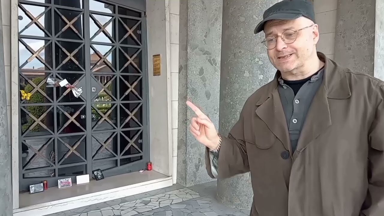 Cimitero monumentale di Modena - video 4 - Tomba della famiglia Ferrari.