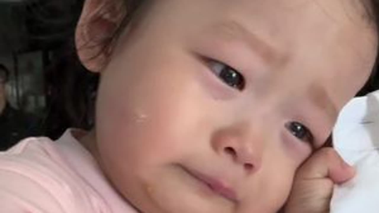 13月龄宝宝第一次从床上摔下来