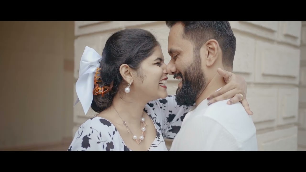 Abhijeet + Suhasini Prewed Mumbai Streets