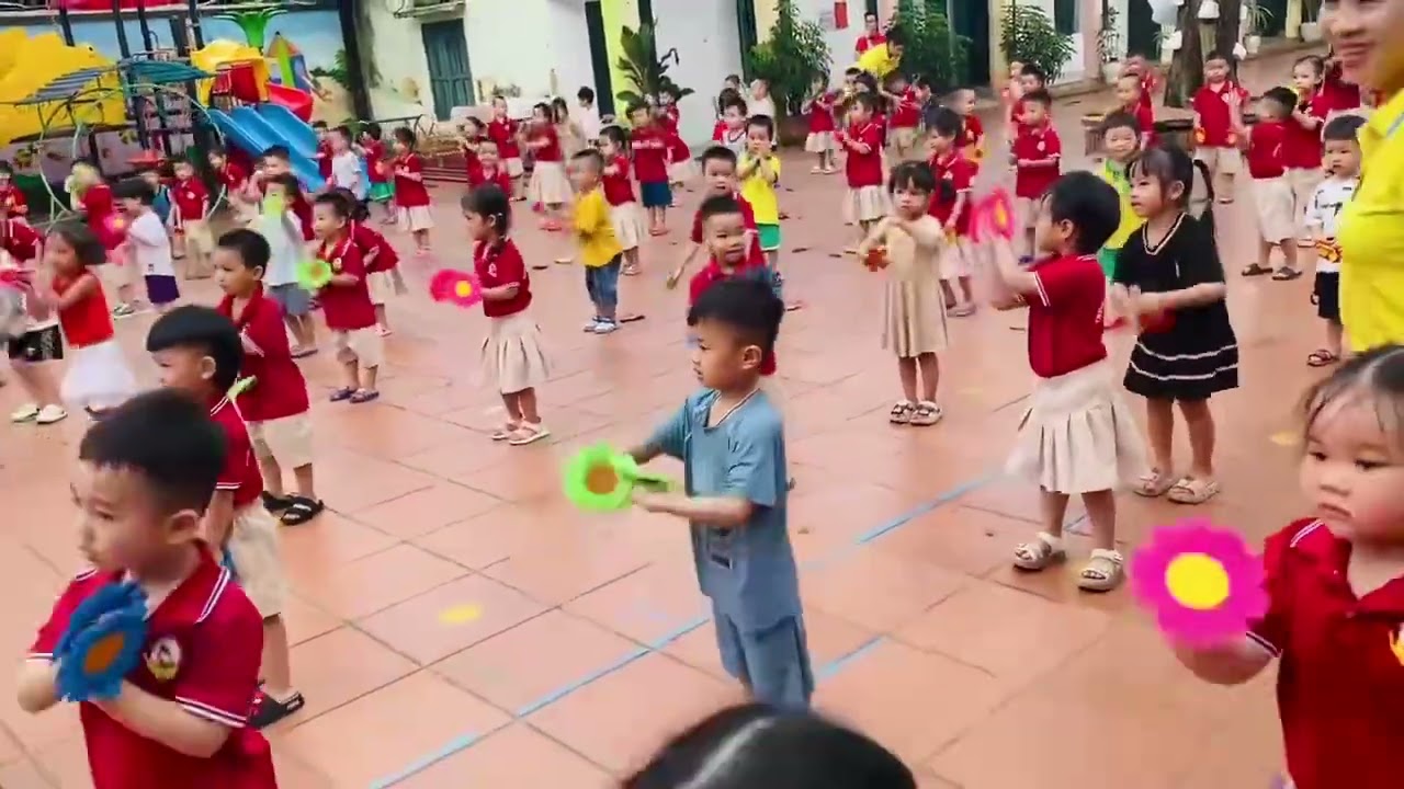 Hoạt Động thể dục sáng của khối mẫu giáo 3,4 tuổi-Trường Mầm non Sơn Ca-phường Phổ Yên 