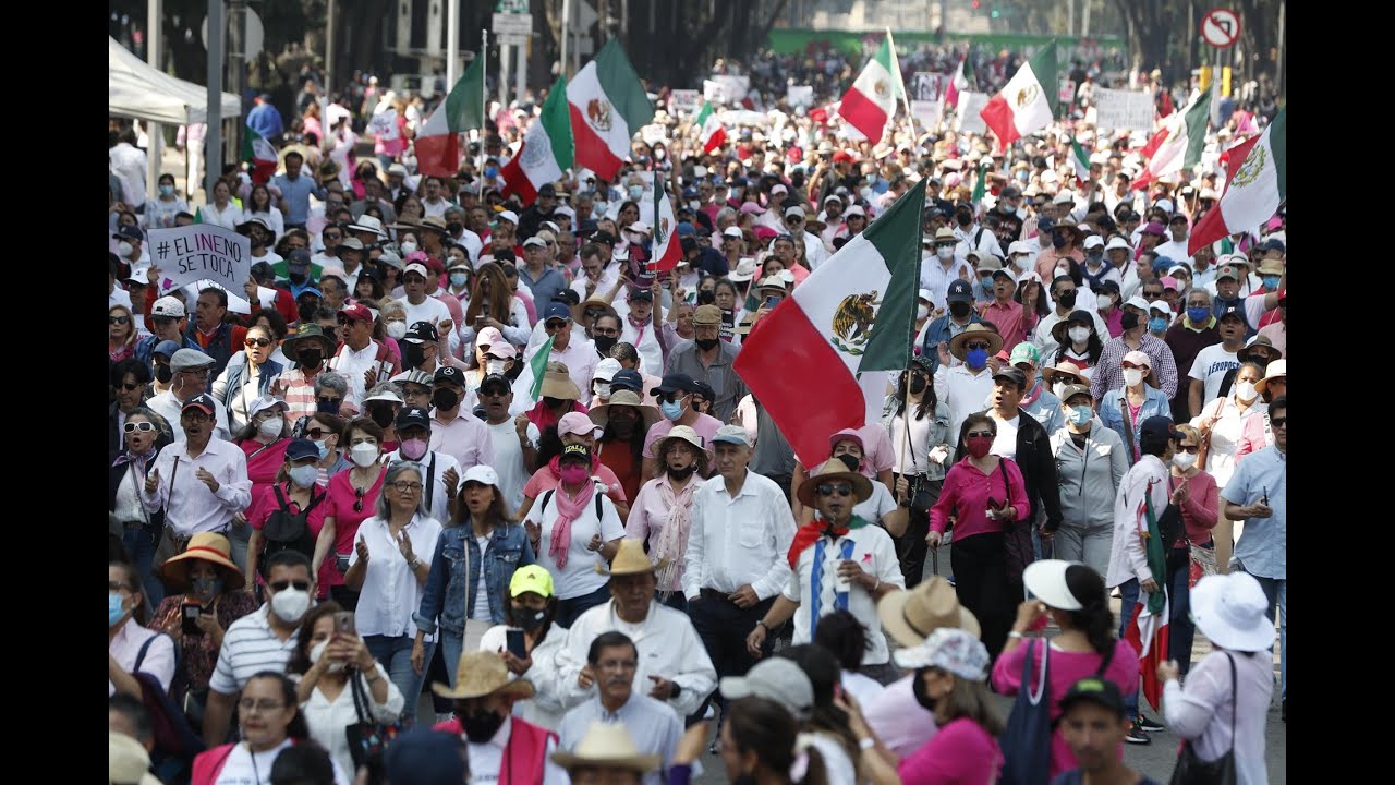 Los pol&iacute;ticos en la marcha por la democracia y defensa del INE