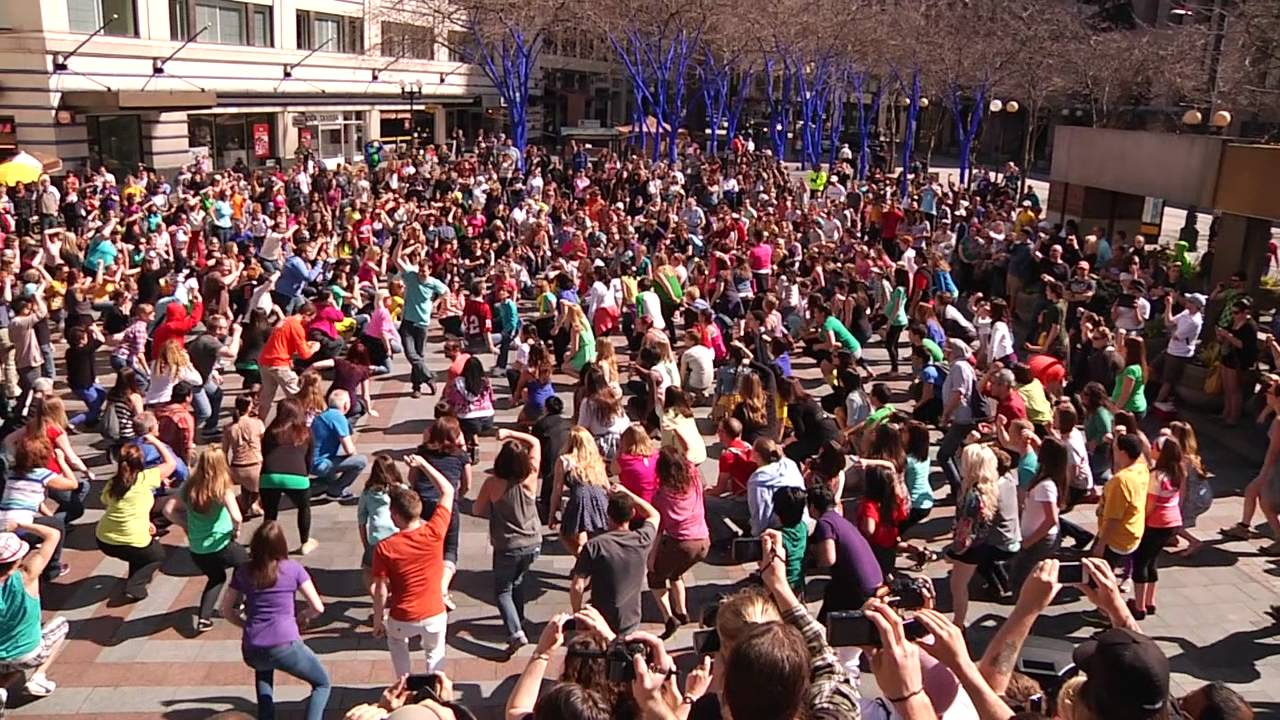 Glee Flash Mob & Marriage Proposal (Seattle - 2012)