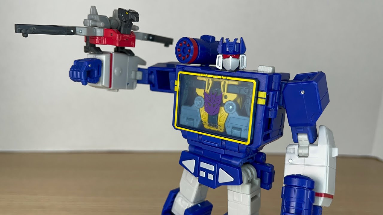 Обзор фигурки Soundwave из серии Transformers Studio Series 86 Leader Class от Hasbro.