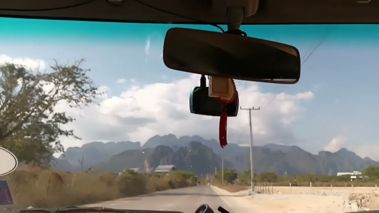 วังเวียง สถานที่ท่องเที่ยวดังของ เมืองลาว