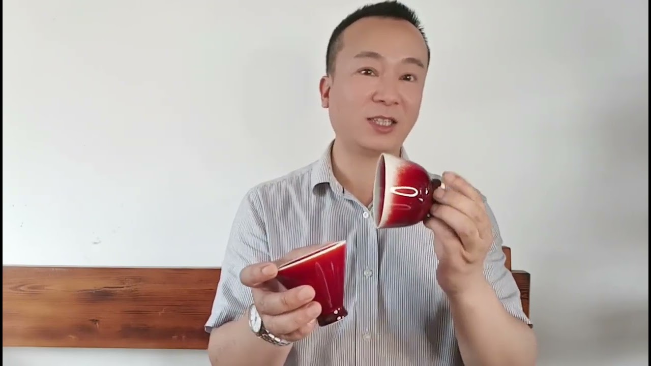 景德镇采用古法柴窑烧制的郎红釉和现代液化气窑烧制的郎红釉对比。#古玩 #瓷器