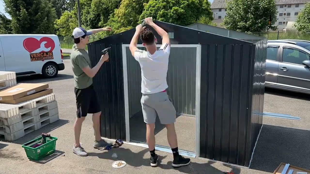 Montáž plechového zahradního domku - boudy na nářadí