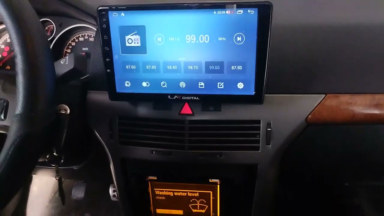opel astra Η .τοποθέτηση οθόνης στο επάνω μέρος του ταμπλό. πρώτη τοποθέτηση στην Ελλάδα.
