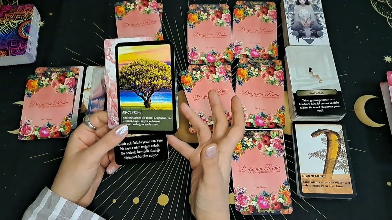 SENİNKİ ŞU AN GEÇMİŞTE OLANLARI DÜŞÜNÜYOR 💔 #tarot #aklımdakikişitarot #keltaçılımı 