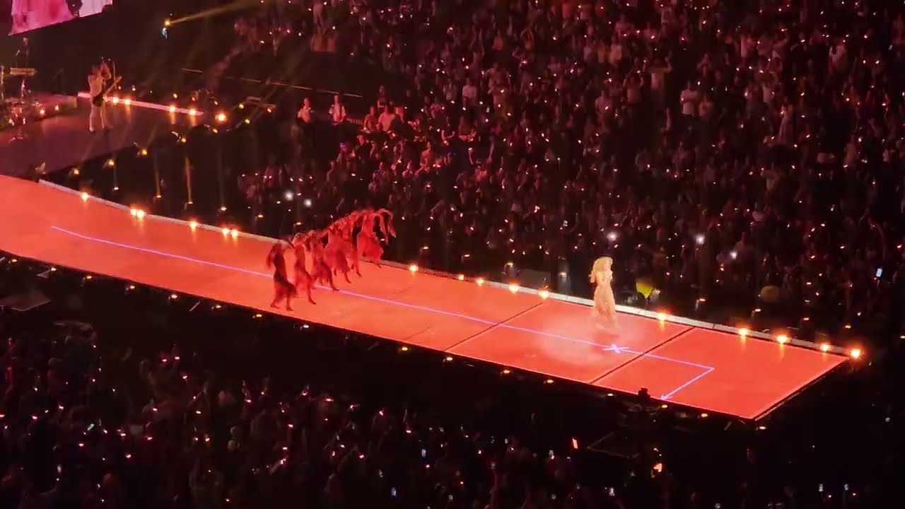 Shakira - Montréal 2025.05.20 - Hips Don't Lie