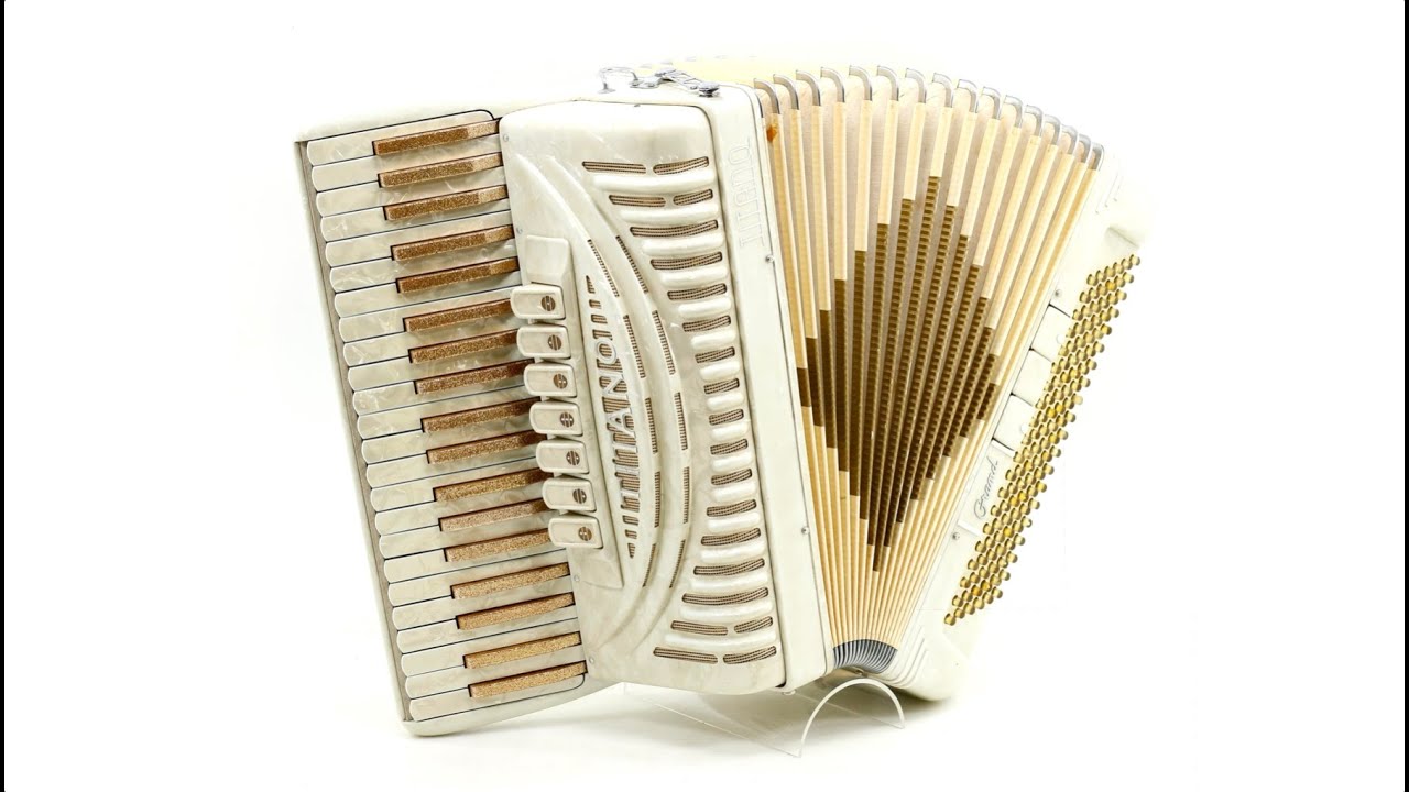 Certified Pre-owned Accordion:  Titano Grand LMH