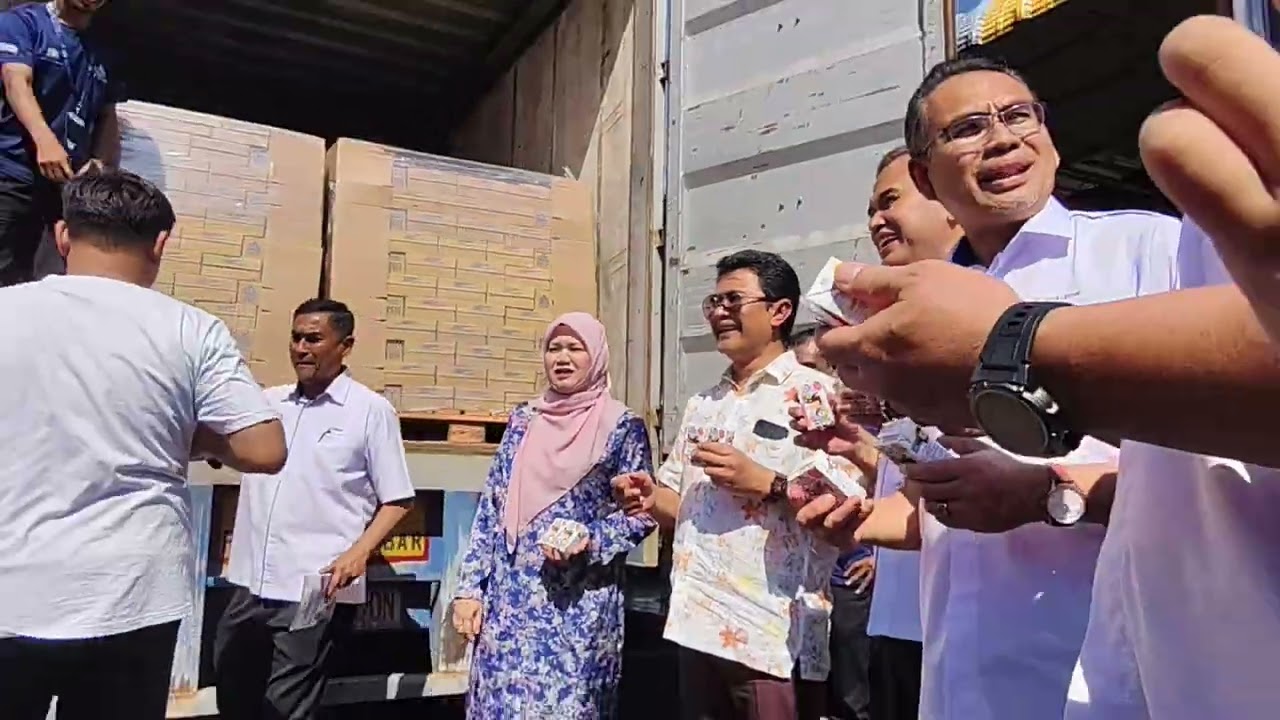 EPISOD KHAS 6: MAJLIS SERAHAN 'SMARTBOARD'  PRASEKOLAH DAN FLAG OFF SUSU UHT FARM FRESH GROW PERCUMA