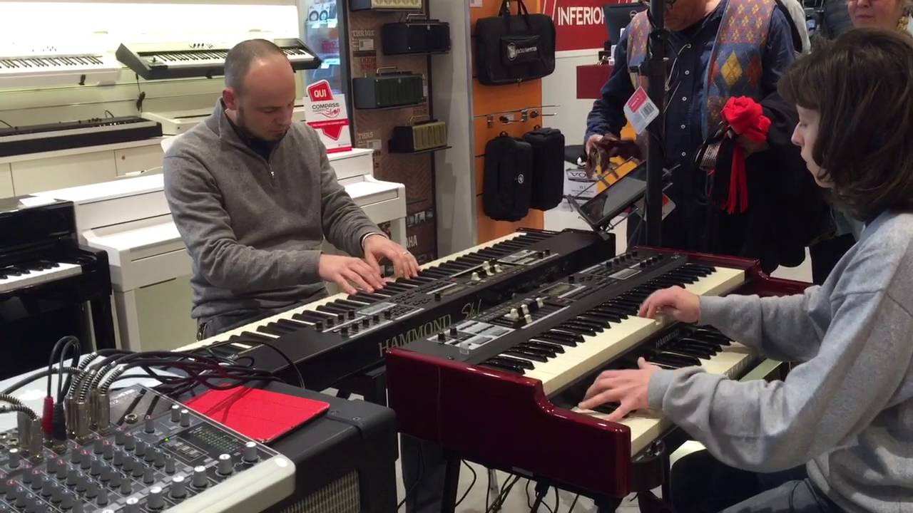 HAMMOND ORGAN SK SERIES - 