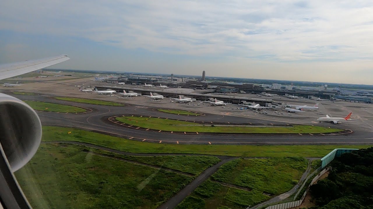 • Flight View • Thai Airways TG676 Boeing B777-300ER (Bangkok Suvarnabhumi - Tokyo Narita)