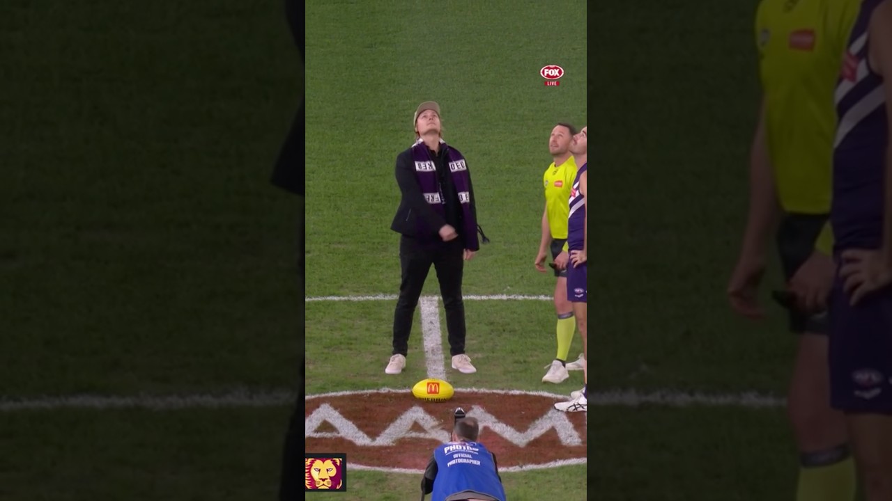 Rumour has it the coin is now on the moon 😂 #afl #footy #cointoss #funny