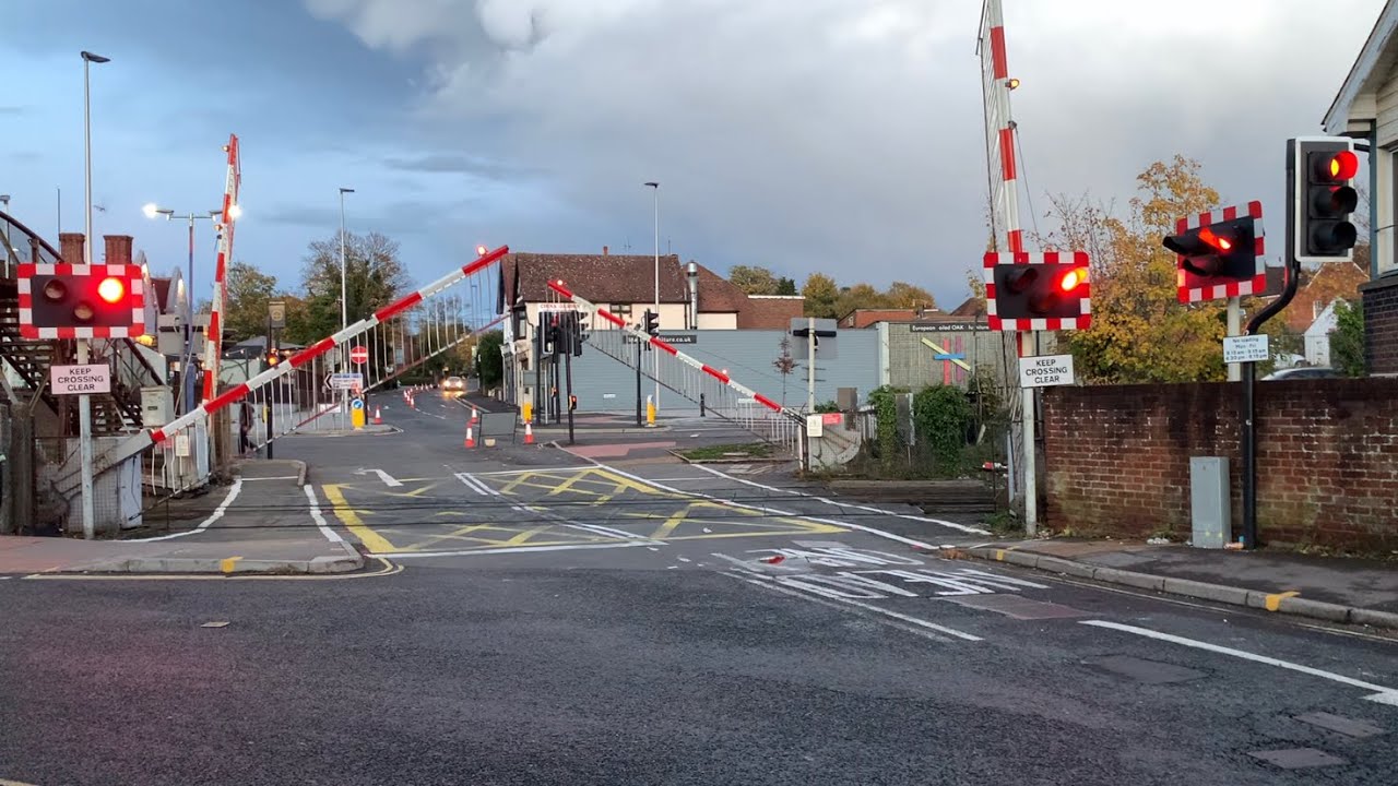 *Bells, old barriers* Wokingham Level Crossing (Berkshire) (25.10.2020)