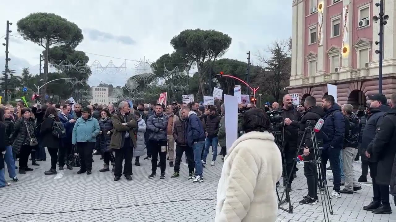 Политический протест в Тиране