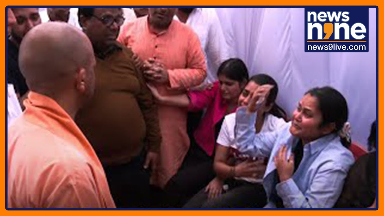 Pahalgam Terror Attack: Yogi Adityanath Meets Family Members of Victim Shubham Dwivedi