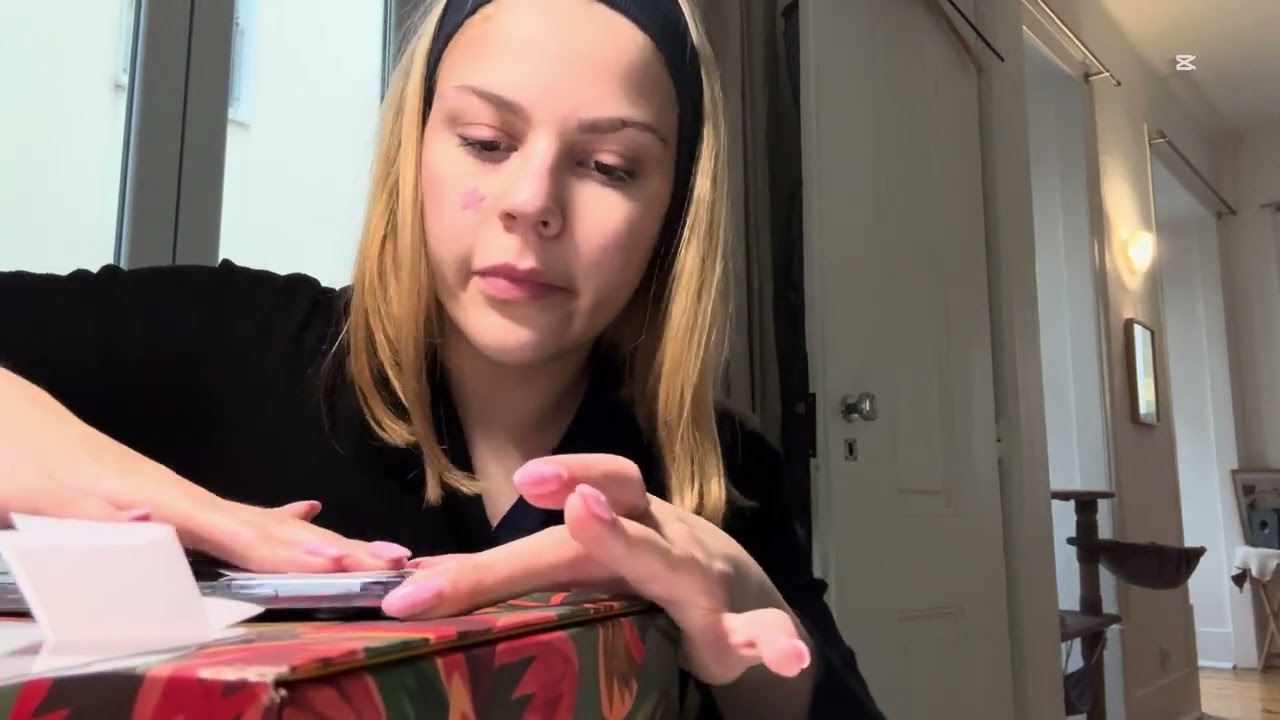 ASMR colocando pelicula de celular #asmr #peliculas 