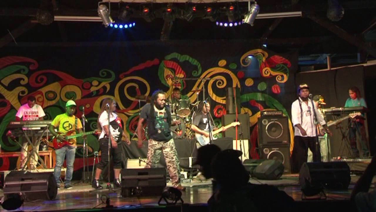 YAMUNE BAND LIVE IN VANUATU-_-ARINGGUMANALU😉😉😉😉😉😉😉😉😉😉😊😊