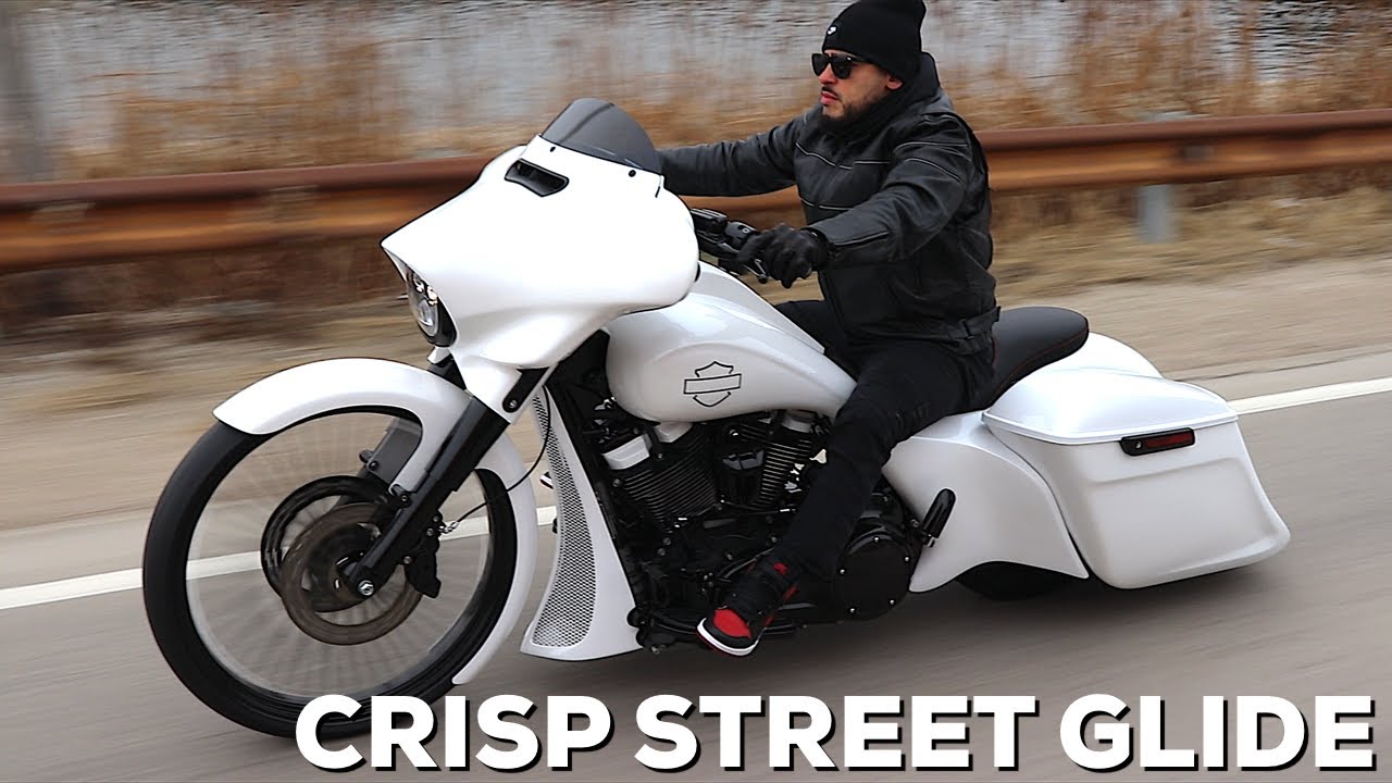 CAN YOU GET ANY CLEANER THEN THIS 26 HARLEY STREET GLIDE?