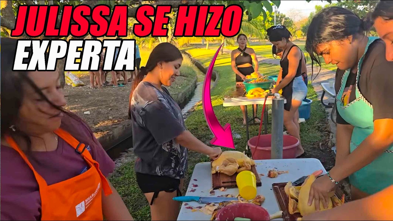 Julissa aprendió muy bien a limpiar los pollos.