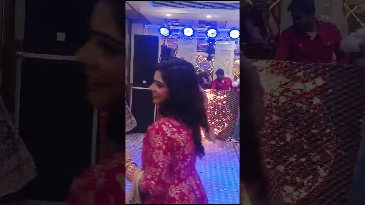 Mother dance for bride