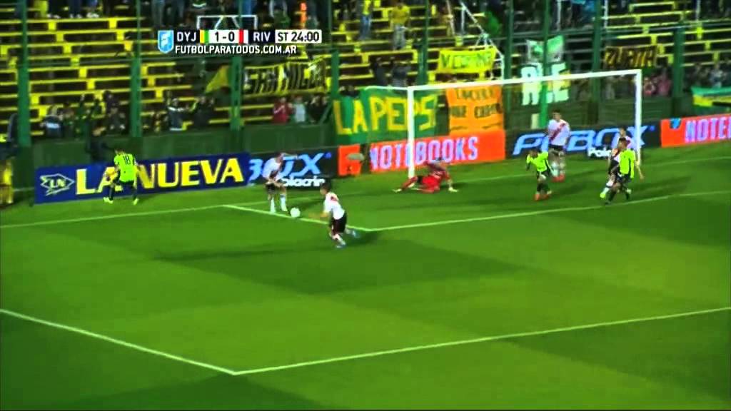 Chiarini le dio vida River. Defensa 1 River 0. Fecha 19. Torneo Primera Divisi&oacute;n 2015.FPT