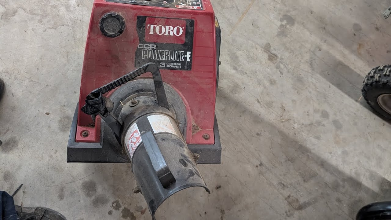 Снегоочиститель Toro крутится, но не заводится. (Снятие и чистка карбюратора)