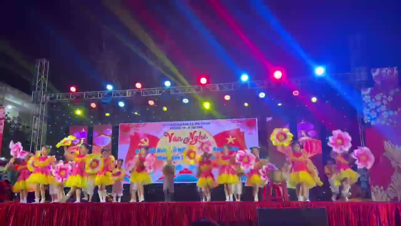 Sophie lớp 1- múa nhạc xuân 