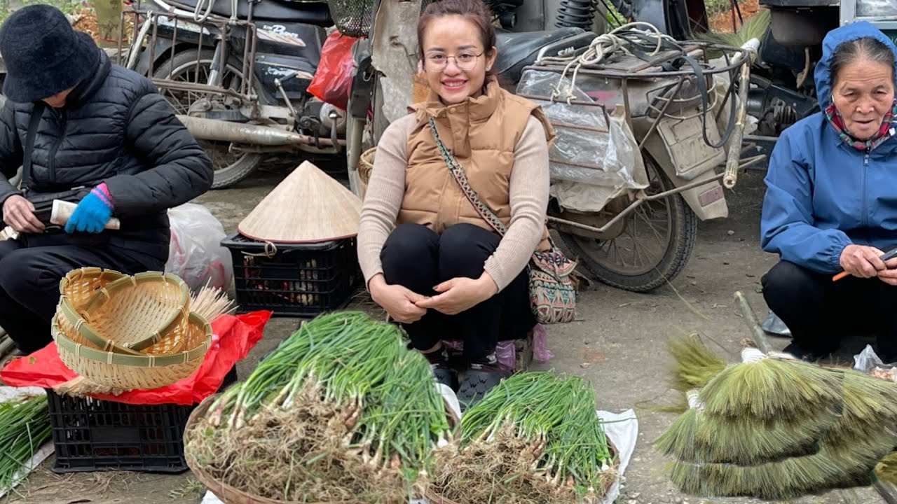 Harvest fragrant onions and papayas to sell at the market and take care of pigs