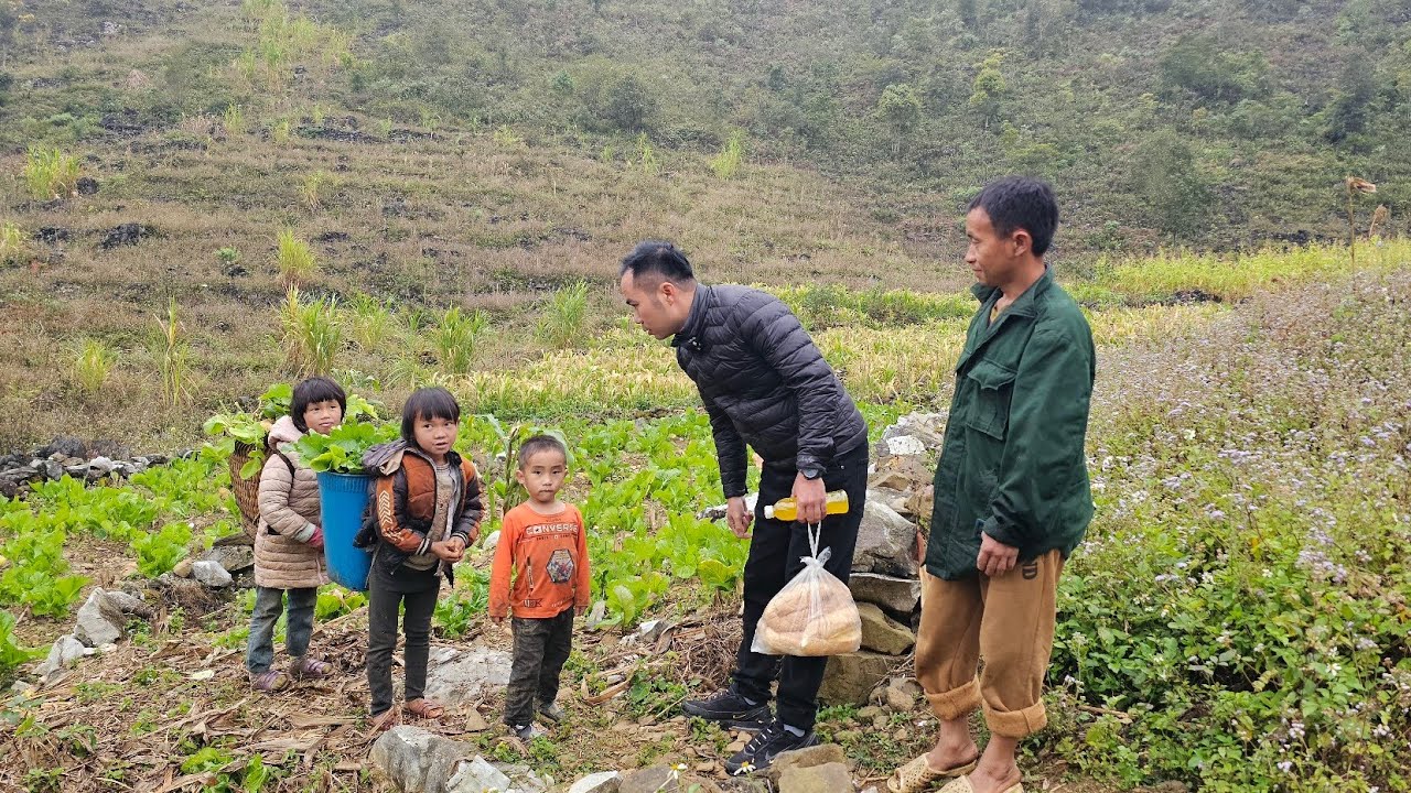 Đại tiệc thăm anh Chứ 4 vợ đi làm thuê đã về gia đình vui như Tết bên nhau. Nguyễn Tất Thắng