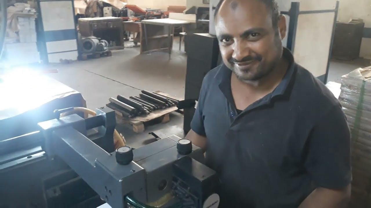 التعرف علي الشكل العام والمحتويات الداخلية لماكينة SM 52