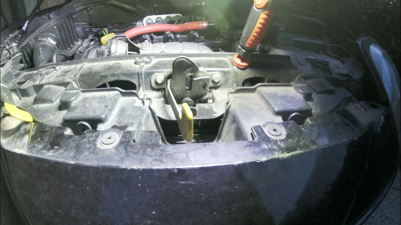 Come si apre il cofano bloccato Alfa Romeo Mito (How to open a stuck hood Alfa Romeo Mito)