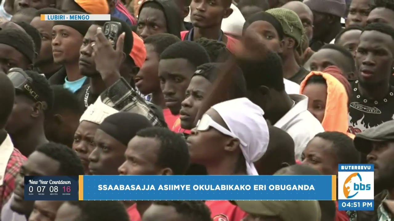 Walukagga olulinnye ku siteegi enkuba neyiika, neyetenda omukisa