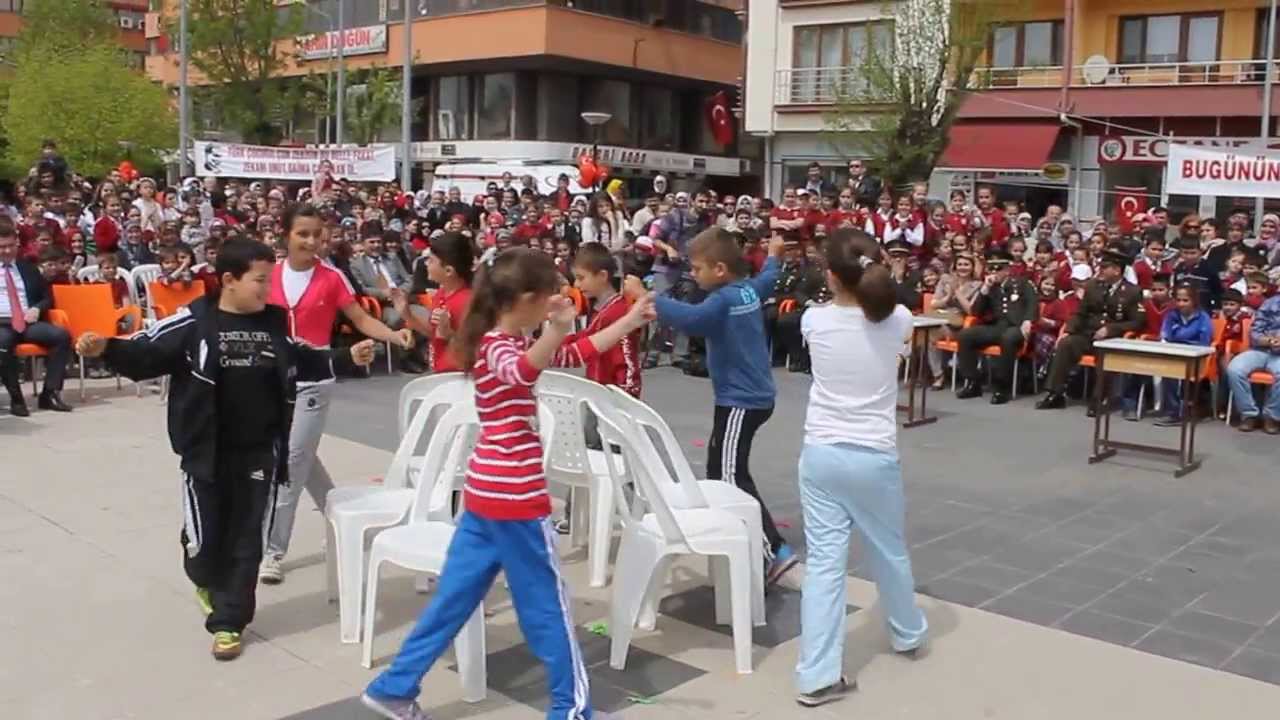 ÇAN 23 NİSAN ETKİNLİKLERİ SANDALYE KAPMA OYUNU ŞEHİT ENGİN EKER