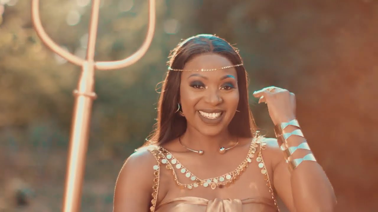 Liloca - Hoyo-Hoyo Maxaka [Official Video]