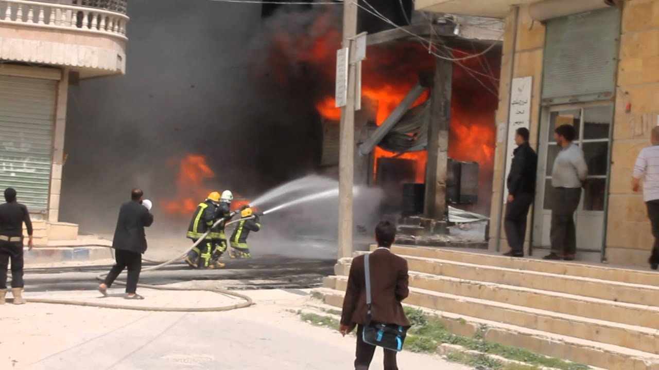 ريف حلب الشمالي || مدينة كفرحمرة : نشوب حريق بمستودع للمحروقات بالمدينة وقد تسبب باضرار