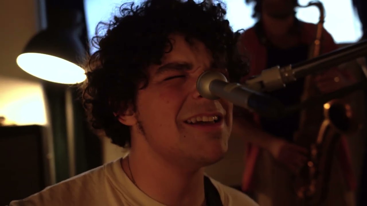Charlie Hickey - Feel Nothing (Live)