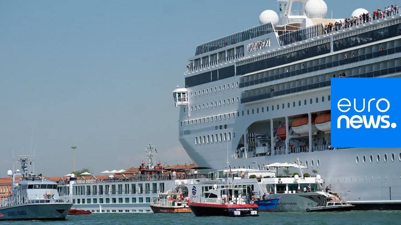 Un paquebot de croisière en panne de moteur s'écrase à Venise