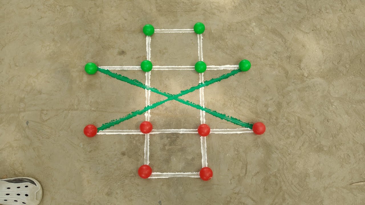 A beautiful game between two people with a red ball and a green ball | Gaming Video |