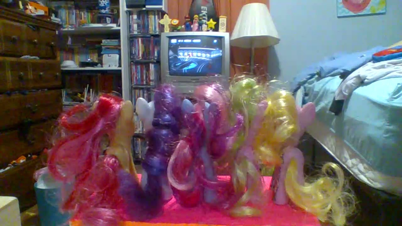 Star Swirl the 3rd, Rarity and the Flower Fillies watch Duck and the Slip Coaches